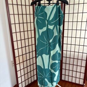 Elegant Green Leaf Print Scarf